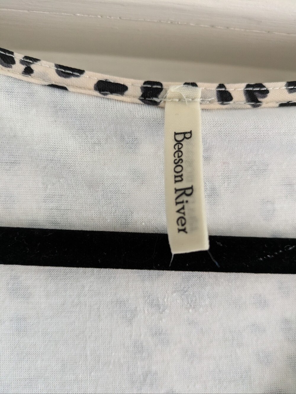 Beeson River Maternity Snow Leopard Print Mini Dress w/ Flutter Sleeves- S/M - Picture 3 of 7